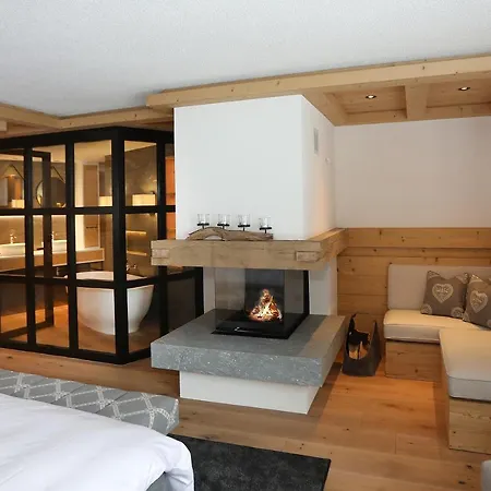 Chesa Surlej, Chalet